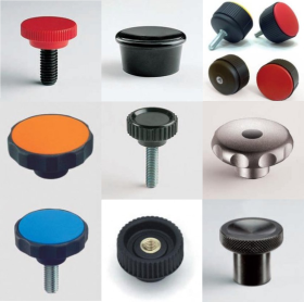Assortiment de boutons de serrage moletés et de vis moletées comprenant des boutons de manœuvre en acier inoxydable, polyamide renforcé et bakélite, présentant diverses options de fixation telles que filetage et taraudage. L'image montre des boutons ronds de différentes couleurs et tailles, adaptés pour l'industrie et utilisés comme accessoires de fixation et poignées industrielles. Certains modèles sont équipés de vis moletées rondes et d'un bouton moleté en inox, illustrant la variété des pièces de serrage disponibles. Des boutons moletés filetés avec insert, des volants étoiles, des écrous moletés et de la visserie spécialisée sont visibles, démontrant les éléments de serrage standards, y compris ceux conformes à la DIN 6303. Ces composants pour machines sont essentiels pour les accessoires pour chaudronnerie, le matériel pour tôlerie et la visserie de précision, fournissant des solutions fiables et personnalisables pour les besoins en boutons de serrage pour l'industrie.