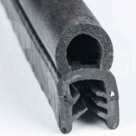 Vue rapprochée d'un joint en U EPDM noir avec armature métallique pour étanchéité industrielle, profilé caoutchouc industriel avec un bourrelet sur le dessus. Ce joint caoutchouc à bourrelet offre une fixation robuste et est idéal comme joint pour carrosserie, joint pour industrie maritime, et joint aéronautique EPDM. La pince caoutchouc industrielle intégrée assure un joint étanche à compression, faisant de ce profil d'étanchéité un joint à usage multiple, adapté également au secteur automobile. Qualité joint EPDM supérieure avec un excellent rapport qualité/prix, mettant en avant la durabilité et la polyvalence du profil caoutchouc à armature métallique.