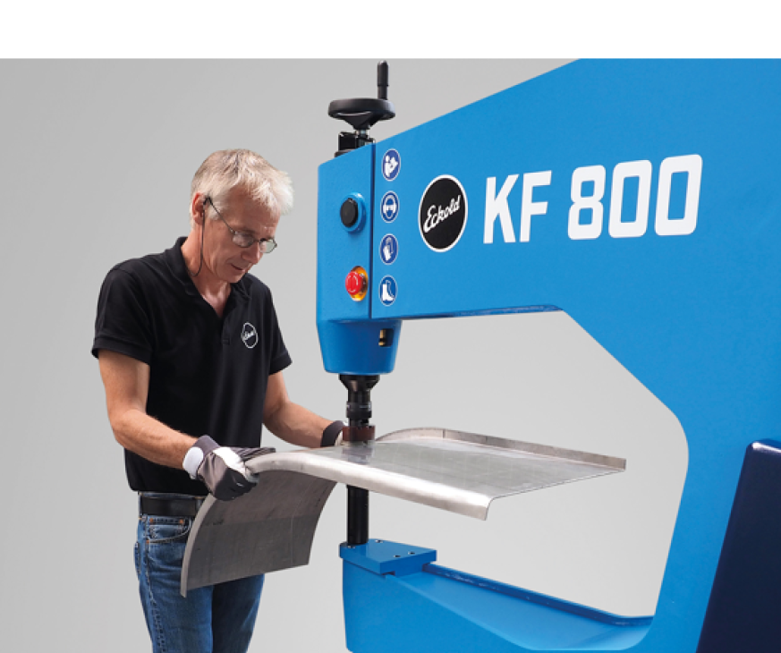 Un Col de cygne de 800 mm, pour des travaux de  formage à froid sur de grandes pièces