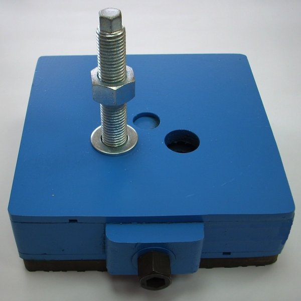 Cale de nivellement Egana type CH fixée à la machine