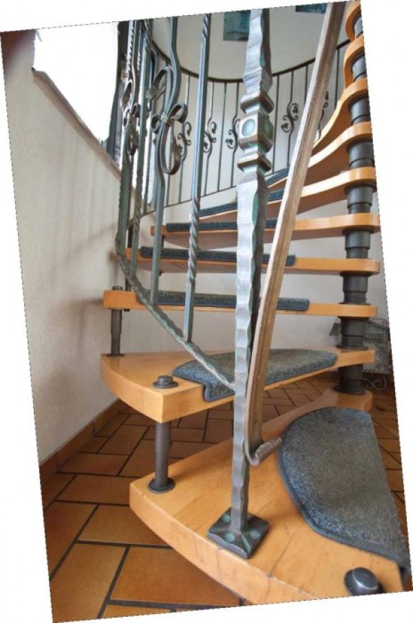 Rampe d'escalier décorée à l'aide du Marteau Pneumatique