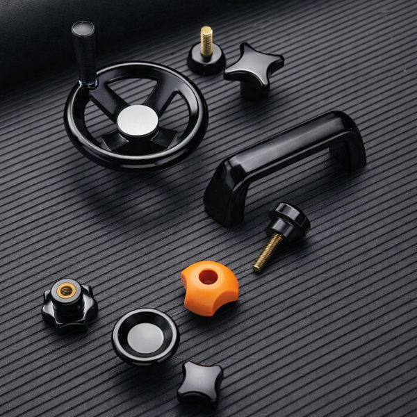 Une gamme complète de poignées, boutons de serrage, volants de manoeuvre