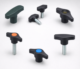 Variété de poignées en T et écrous papillon à oreilles avec vis papillon pour accessoires industriels, incluant des poignées de serrage et composants de serrage en écrous en polyamide et vis en inox. On note des éléments de manœuvre avec plusieurs tailles de filetages standards comme filetage M5, M6, M8, M10, et M12, représentant la visserie industrielle et la fixation mécanique. Pièces pour tôlerie et matériels de chaudronnerie avec option de personnalisation couleur vis. Adaptés pour l'industrie agro-alimentaire, la construction navale, et les fournitures secteur médical, ces systèmes de fixation et accessoires de machine-outil affichent des écrous résistants et des vis filetées taraudées, essentiels pour l'assemblage dans diverses applications industrielles.